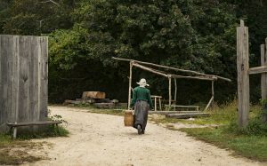 actors-perfroms-at-the-pilgrim-homes-plimoth-plantation-massac